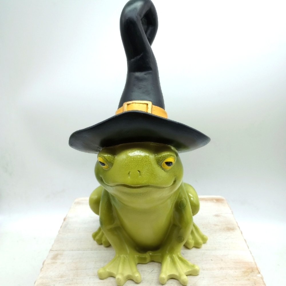 Halloween Frog With Witch Hat